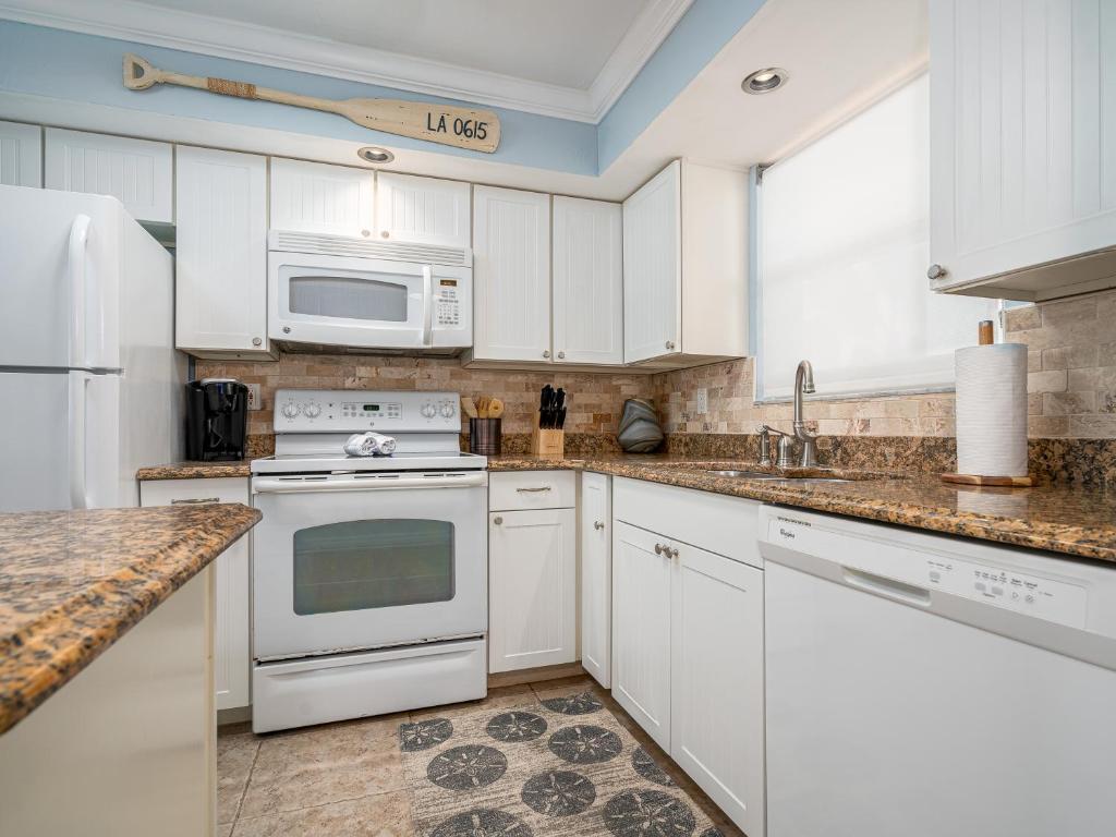 Welcome to Beach Villa's # 202 Vacation Rental - 250 Estero Blvd condo photo 3