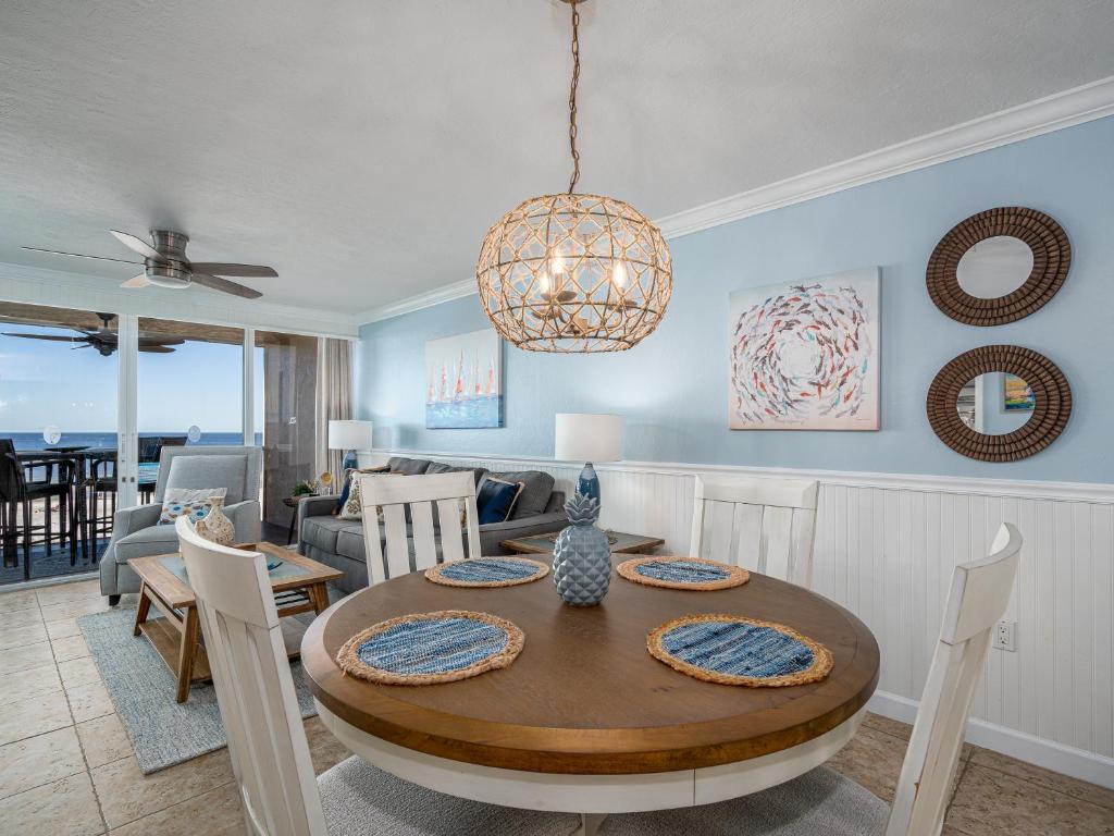 Welcome to Beach Villa's # 202 Vacation Rental - 250 Estero Blvd condo photo 4