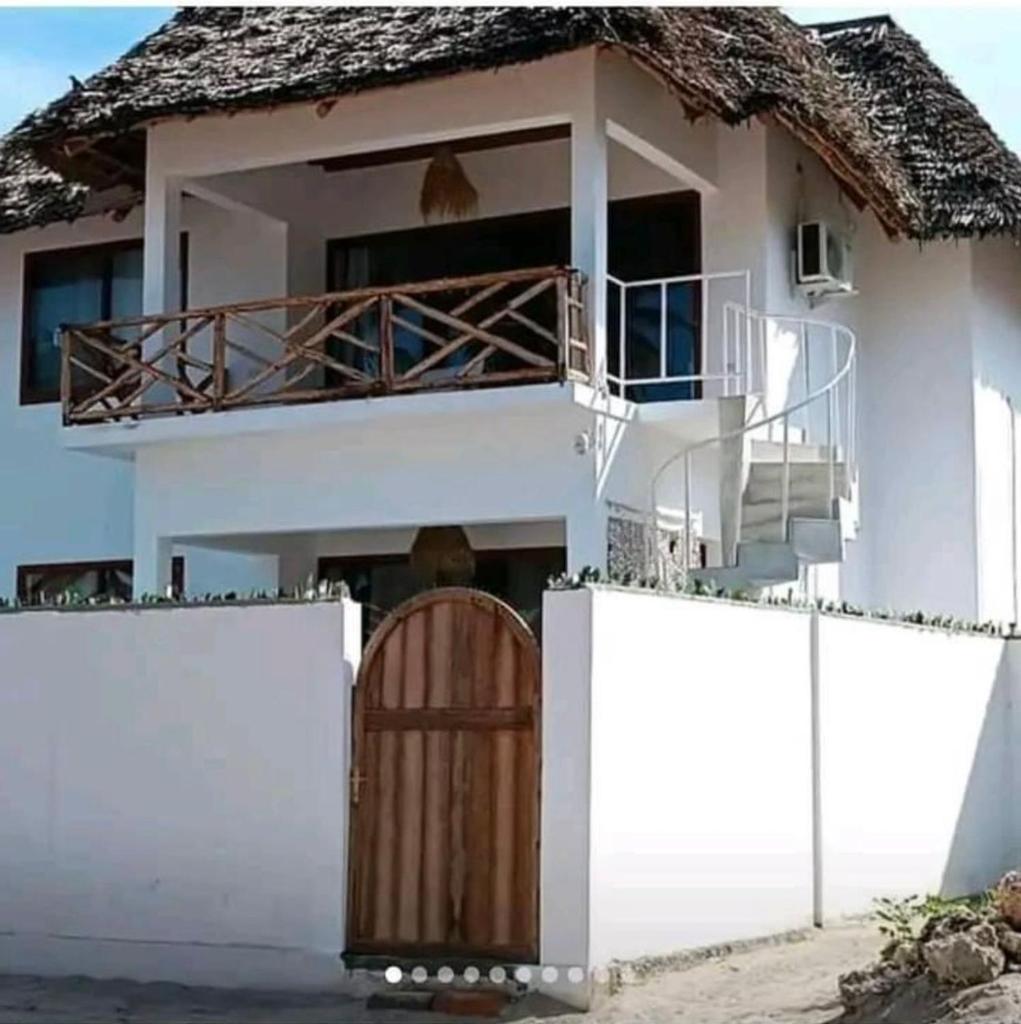 Moyo House photo 3