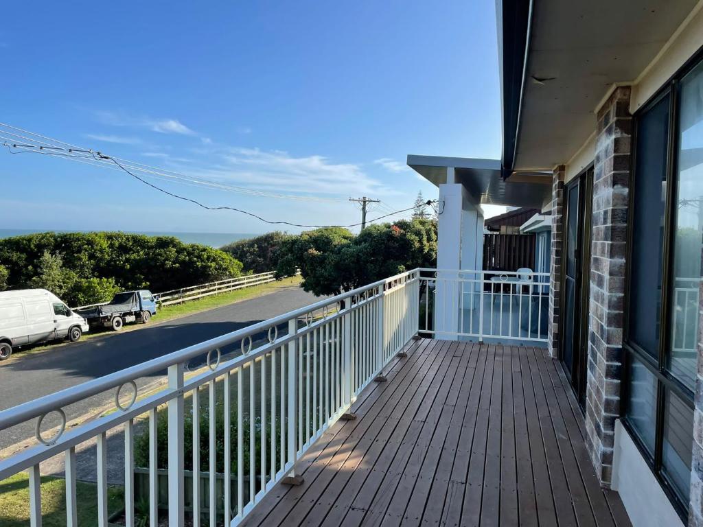Beachfront entire house: freshly renovated photo 3
