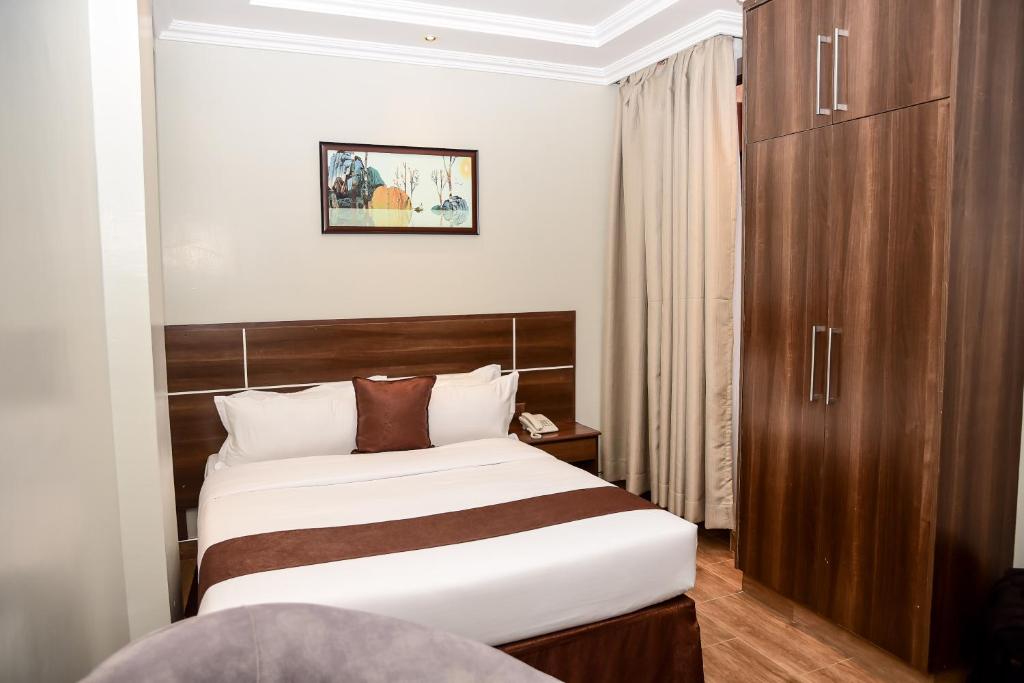 LA BEILA HOTEL MERU photo 1