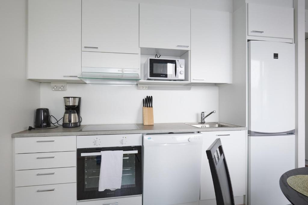 New apartment, two bed room, free car park photo 4
