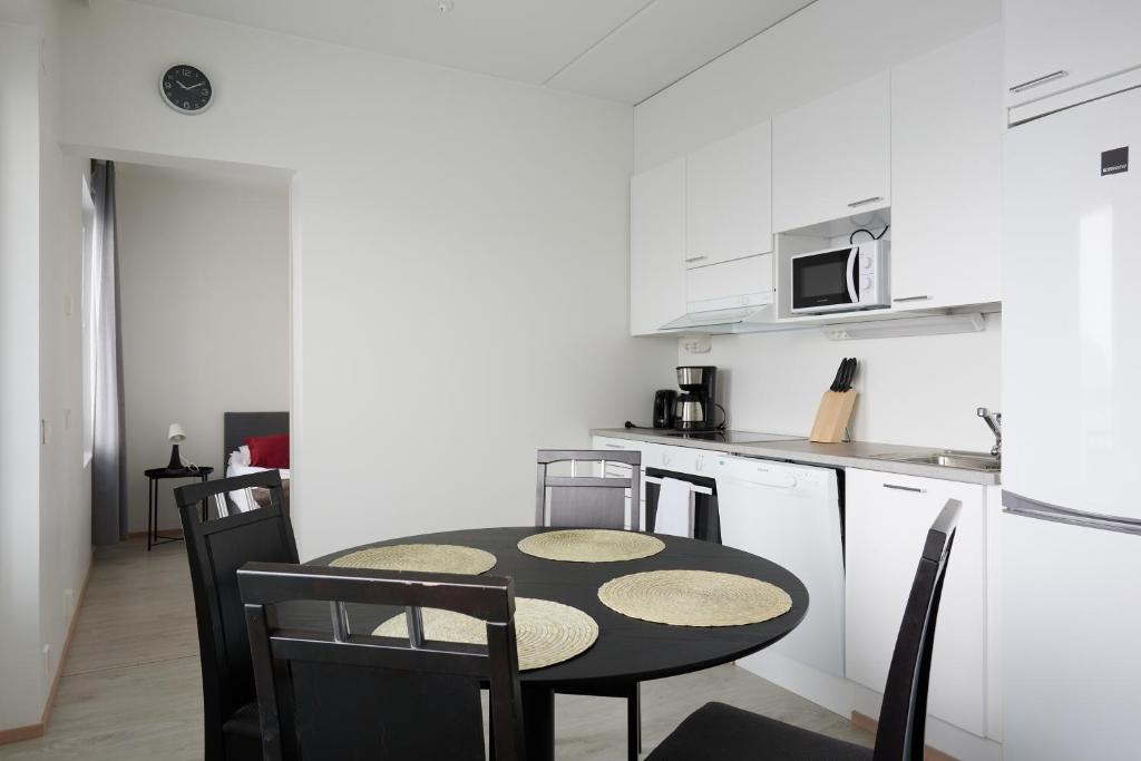 New apartment, two bed room, free car park photo 1