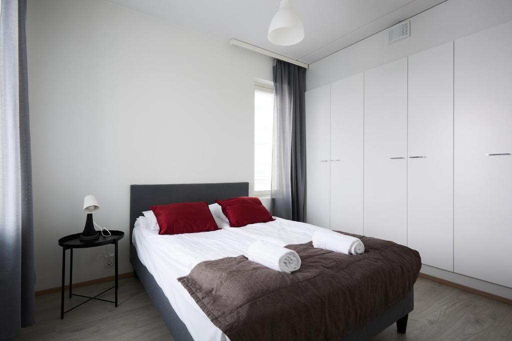 New apartment, two bed room, free car park photo 2