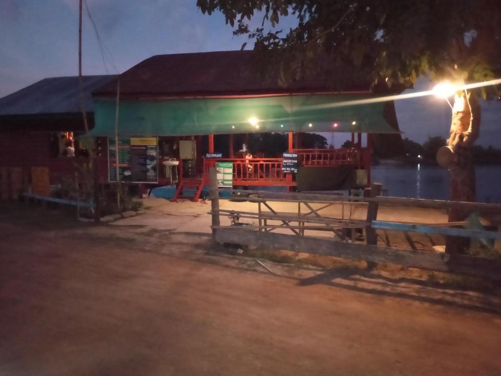 Mr. Phaos Riverview Guesthouse & Restaurant photo 4