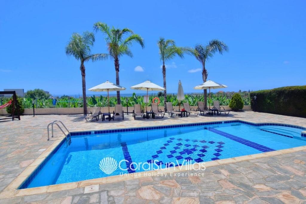 Family Villa Short Walk To Coral Bay Strip 5 Min and Pub, shops etc photo 1