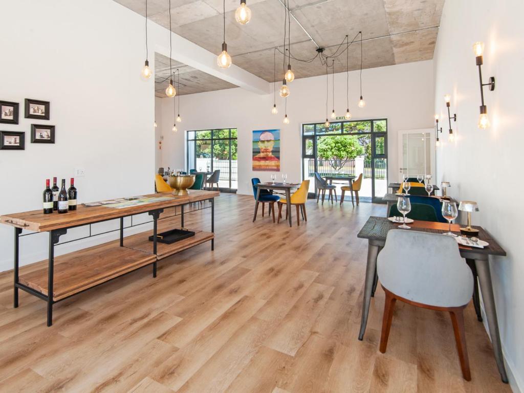Glow Boutique Suites photo 2