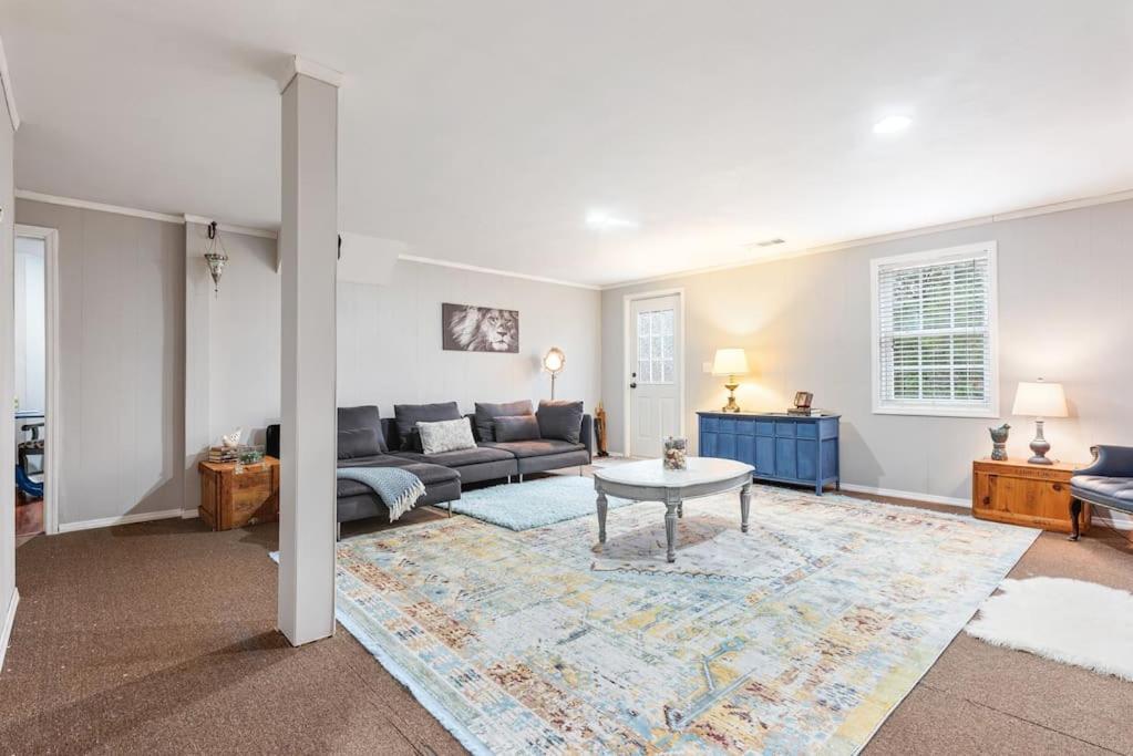 Comfortable Basement Apartment photo 4