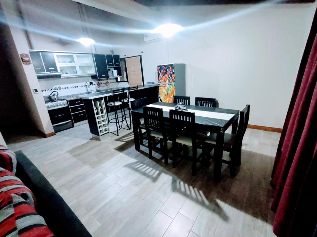 Agradable casa con jardín a minutos de la ciudad - Estadia Mínima 2 noches- -Pet Friendly- photo 2
