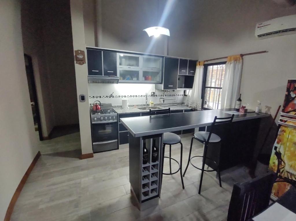 Agradable casa con jardín a minutos de la ciudad - Estadia Mínima 2 noches- -Pet Friendly- photo 1