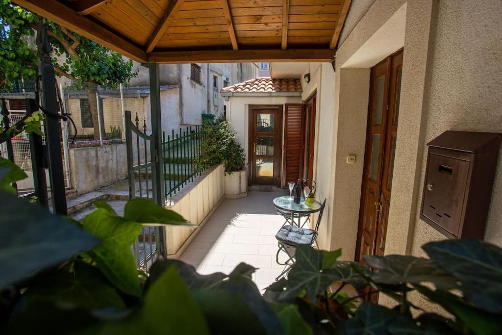 Old town apartment Split photo 1