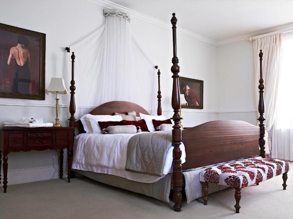 Parkes Manor photo 1