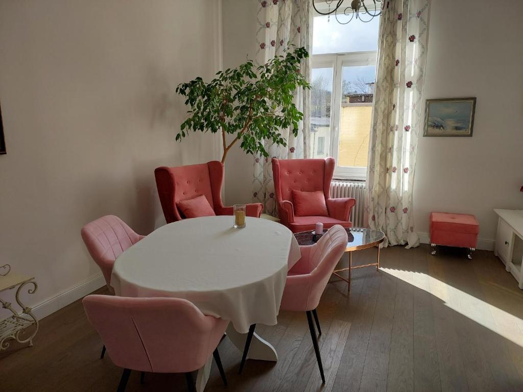 Boutique-Hotel Villa Rosali - Tap to explore photos