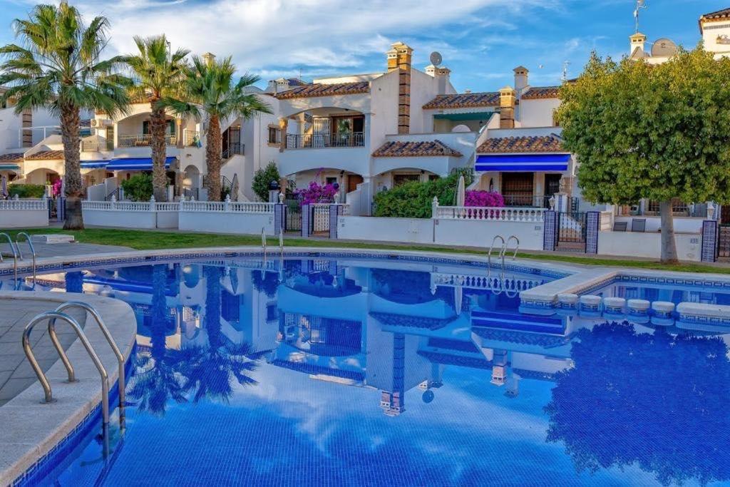 Pool View Apartment at Jumilla III photo 1
