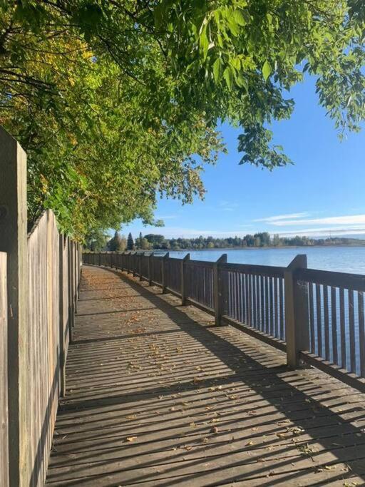 Gorgeous house by the lake photo 4