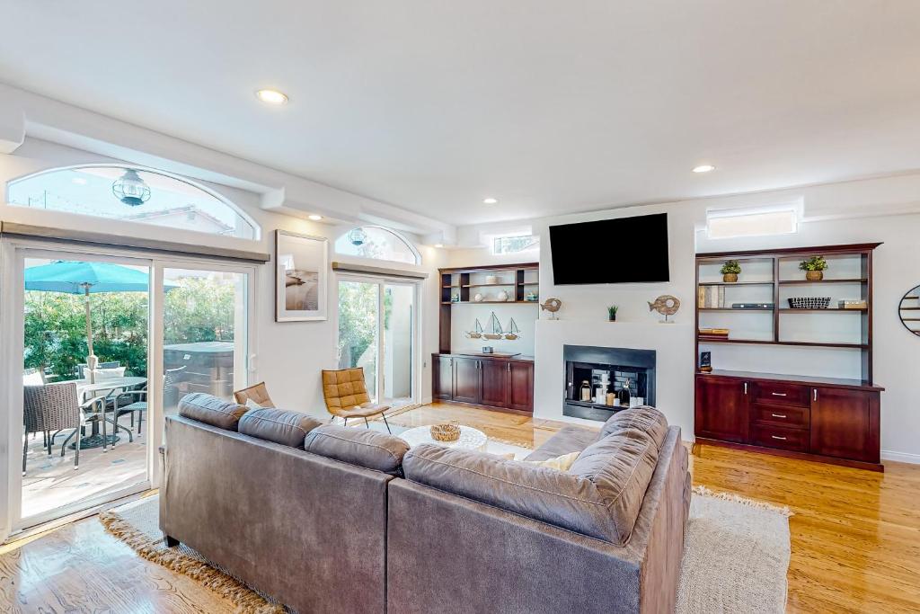 Belmont Shore Luxury photo 4