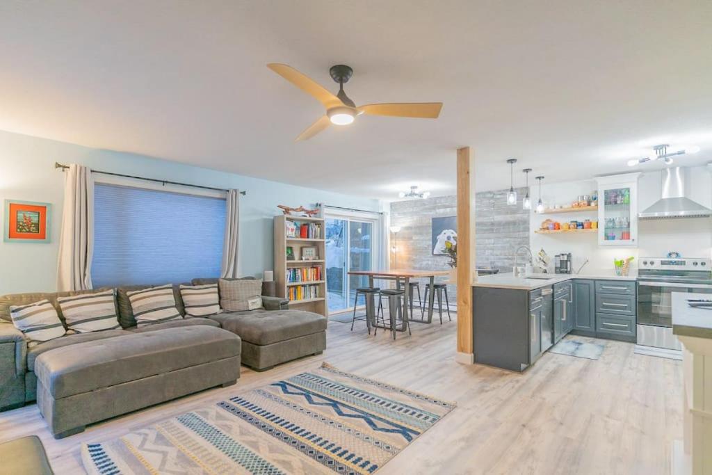 The Garay Townhome w/Contemporary Vibes image