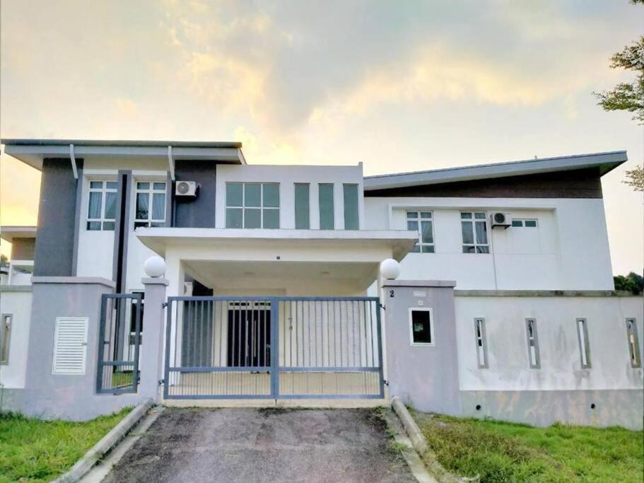 Desaru Spacious 30pax Bungalow with Netflix near Beach photo 1