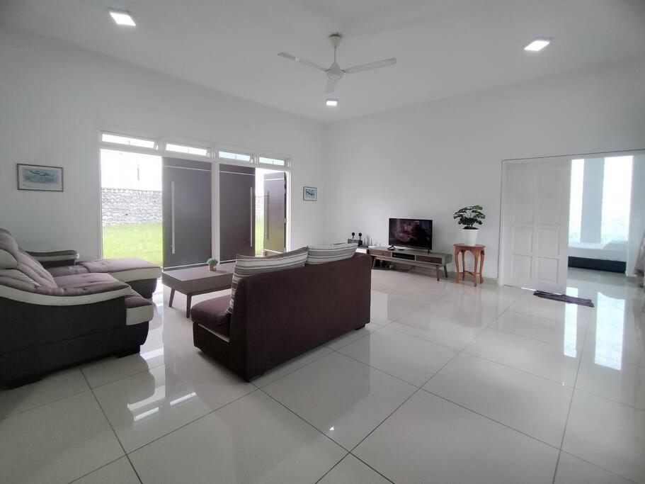 Desaru Spacious 30pax Bungalow with Netflix near Beach photo 3
