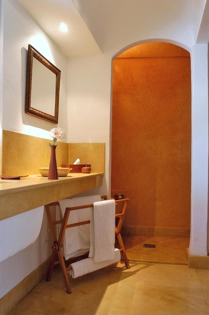 Riad Dar Dallah - Tap to explore photos