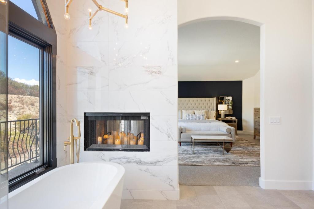 Chateau Evie James -High End Luxury Home withPool,Hot Tub,Gameroom home photo 3
