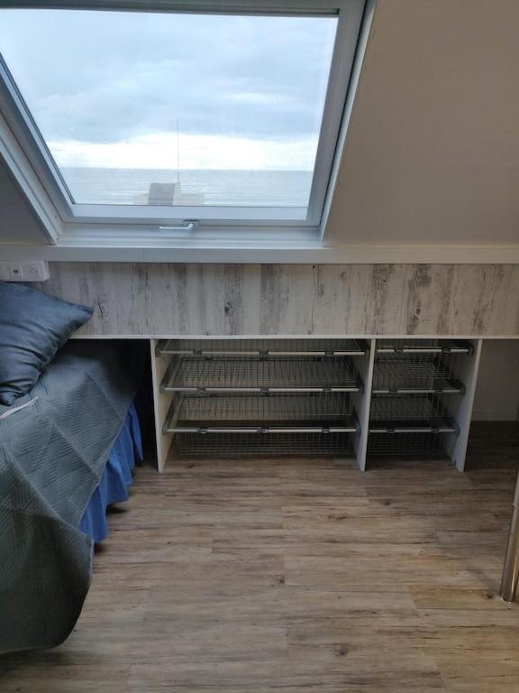 Beach apartment with stunning sea views photo 4