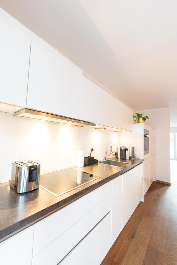 -Zentrale Wohnung-Balkon-Desingerküche- photo 4