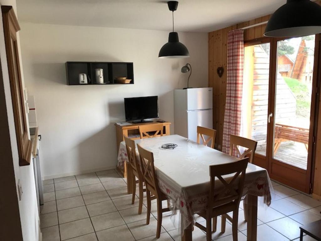 Chalet La Joue du Loup, 3 pièces, 7 personnes - FR-1-504-592 photo 1