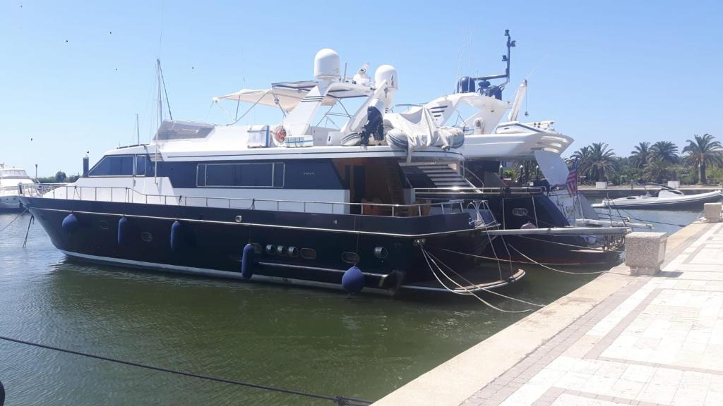 Yatch Nelly Blue Rome