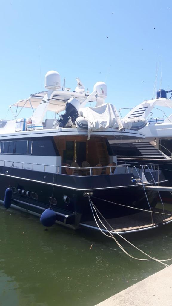 Yatch Nelly Blue Rome photo 3