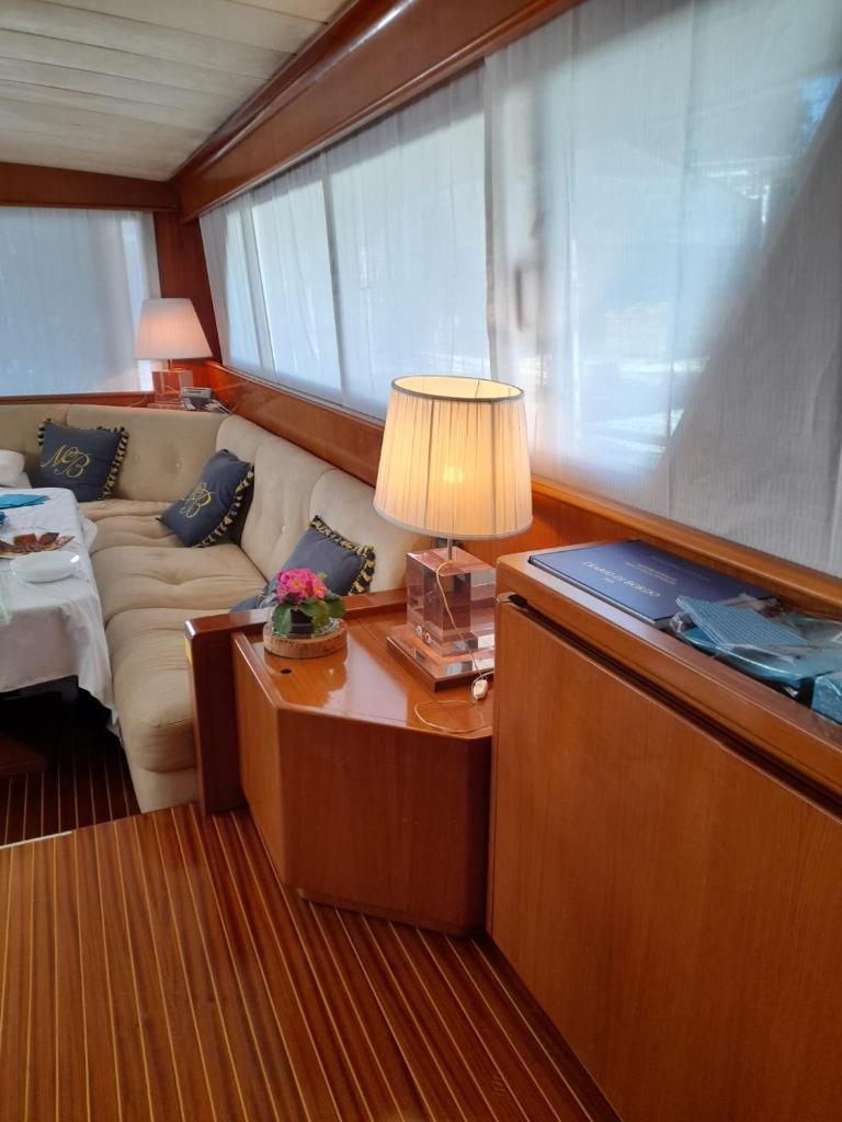 Yatch Nelly Blue Rome photo 4