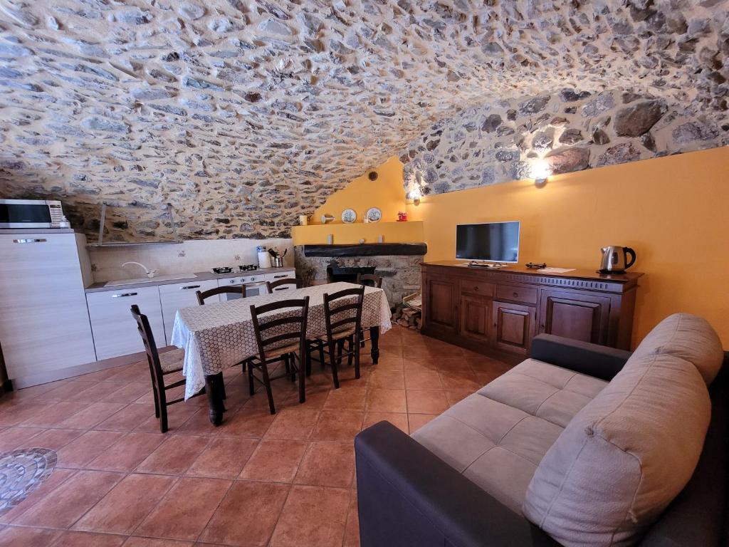 La Casa sull' Altopiano Mountain Lake Iseo hospitality