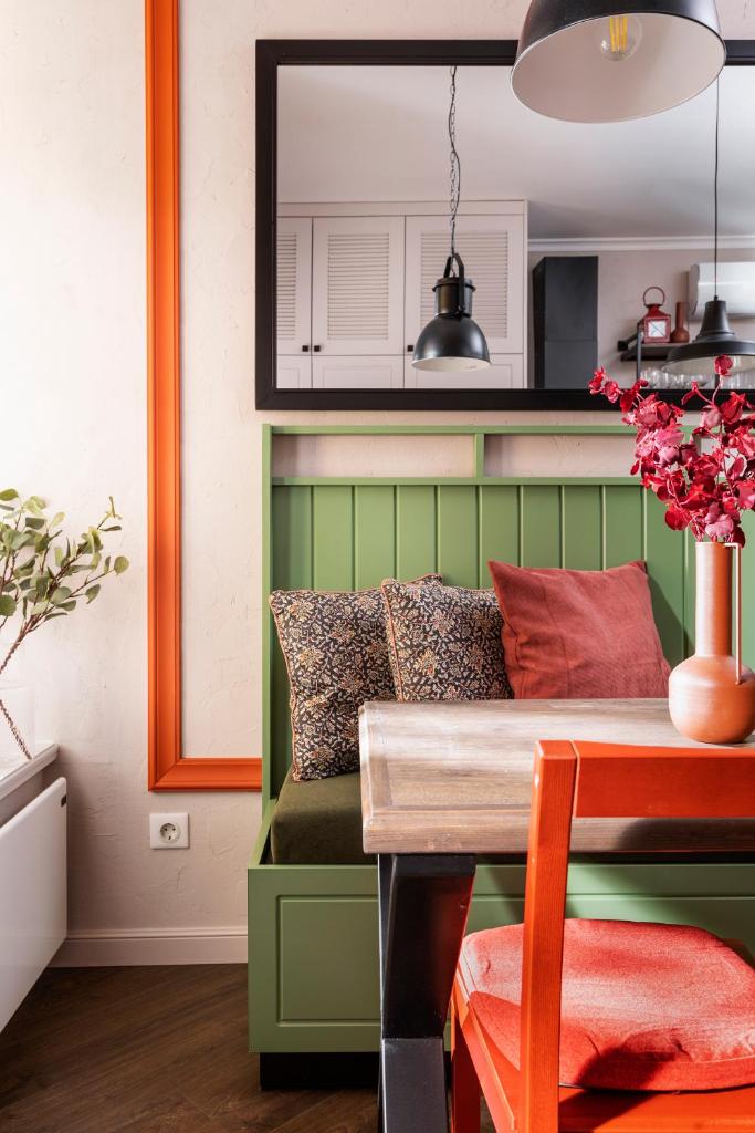 5 Vintage Guest House - Tap to explore photos
