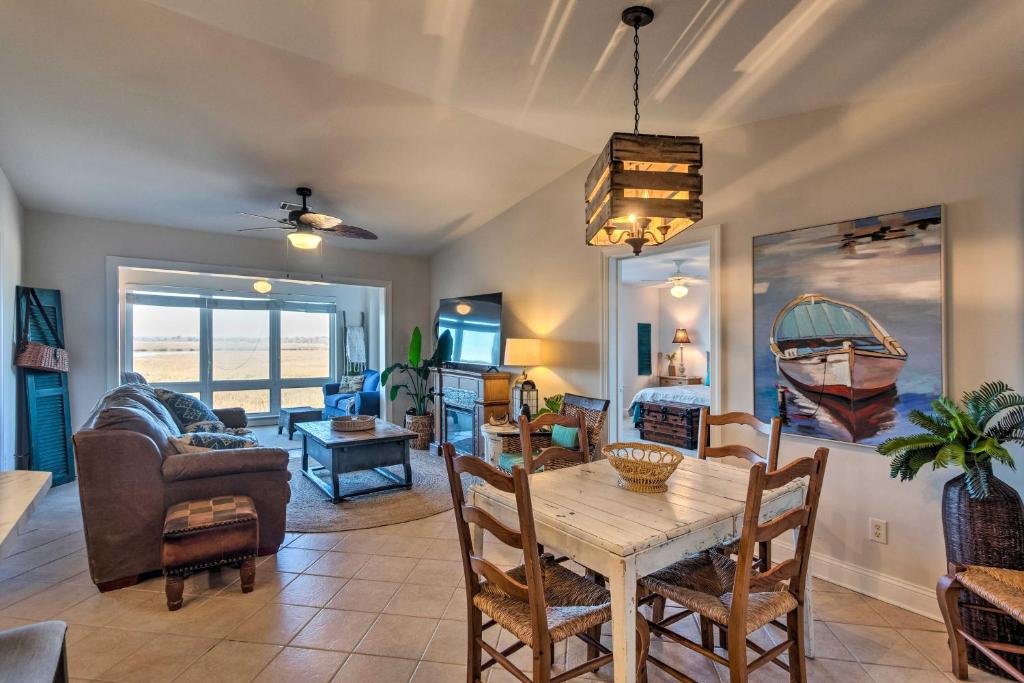 Riverfront Condo - Walk to Downtown Dining! photo 3