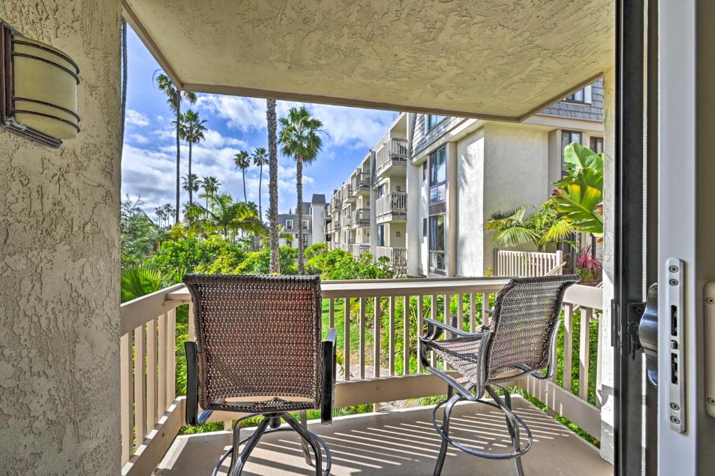 Deja Blue Beachfront Condo with Resort Pools! photo 1