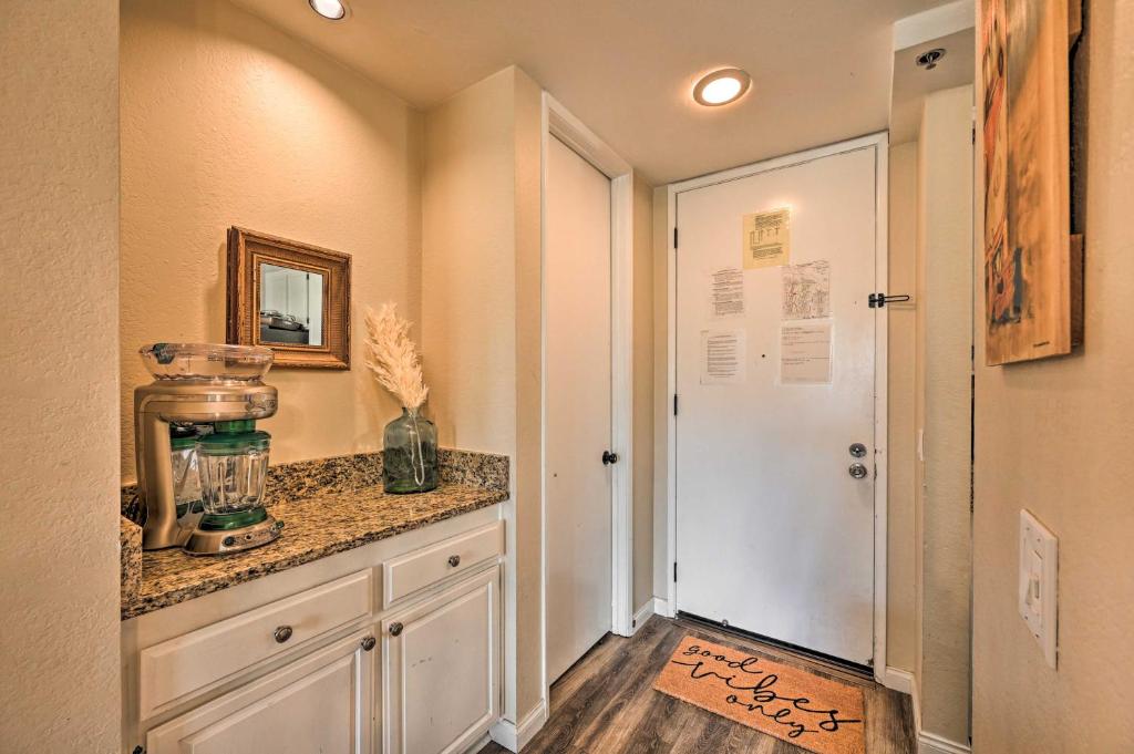 Deja Blue Beachfront Condo with Resort Pools! photo 3