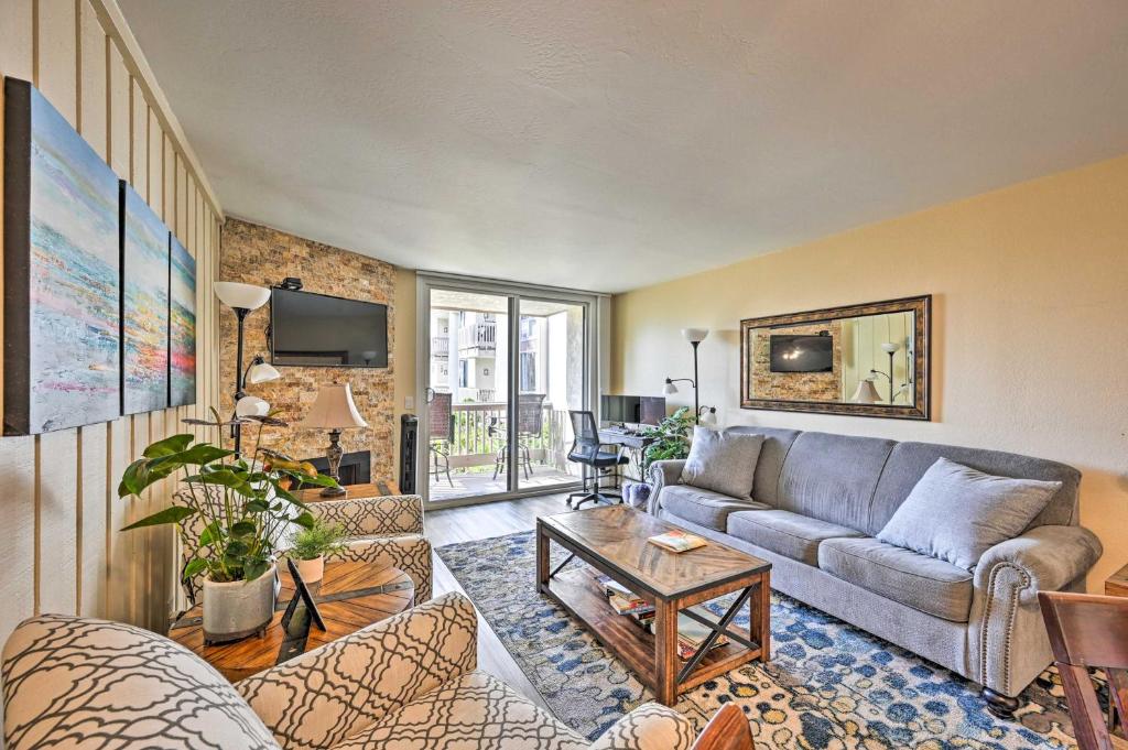 Deja Blue Beachfront Condo with Resort Pools! photo 4