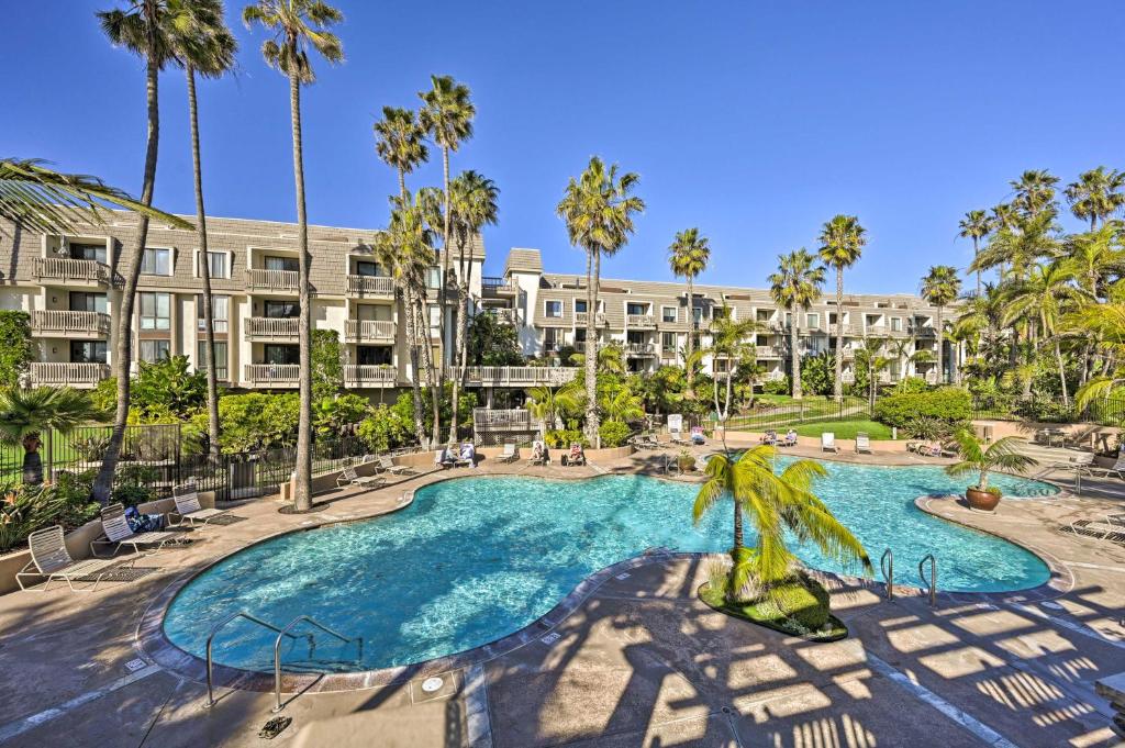 Deja Blue Beachfront Condo with Resort Pools! photo 2