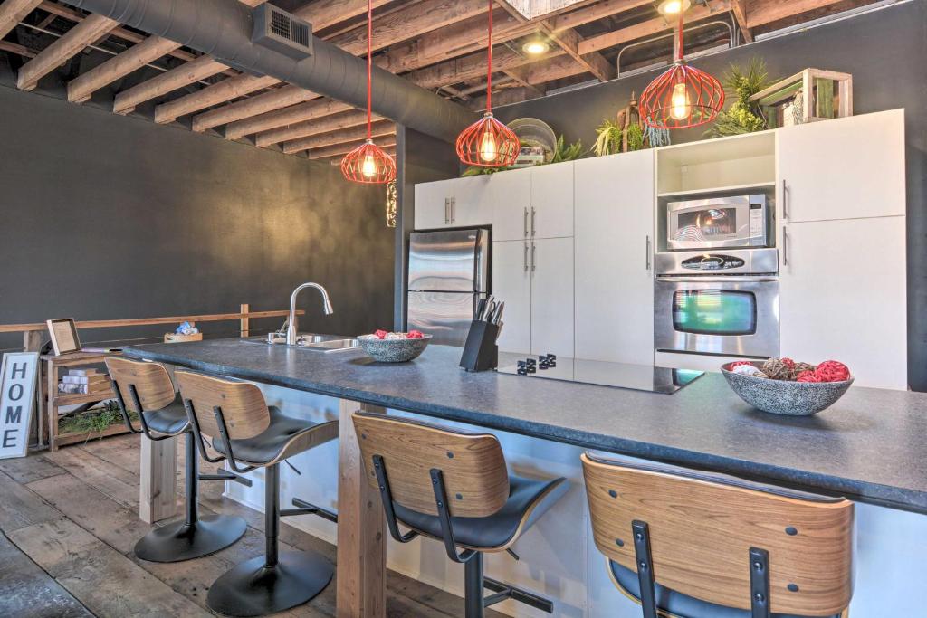 Upscale Loft in the Heart of Dtwn Springfield photo 1