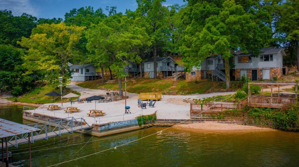 Lakeshore Fishing cabin 1 , dock/boat slip, fire pit. photo 3