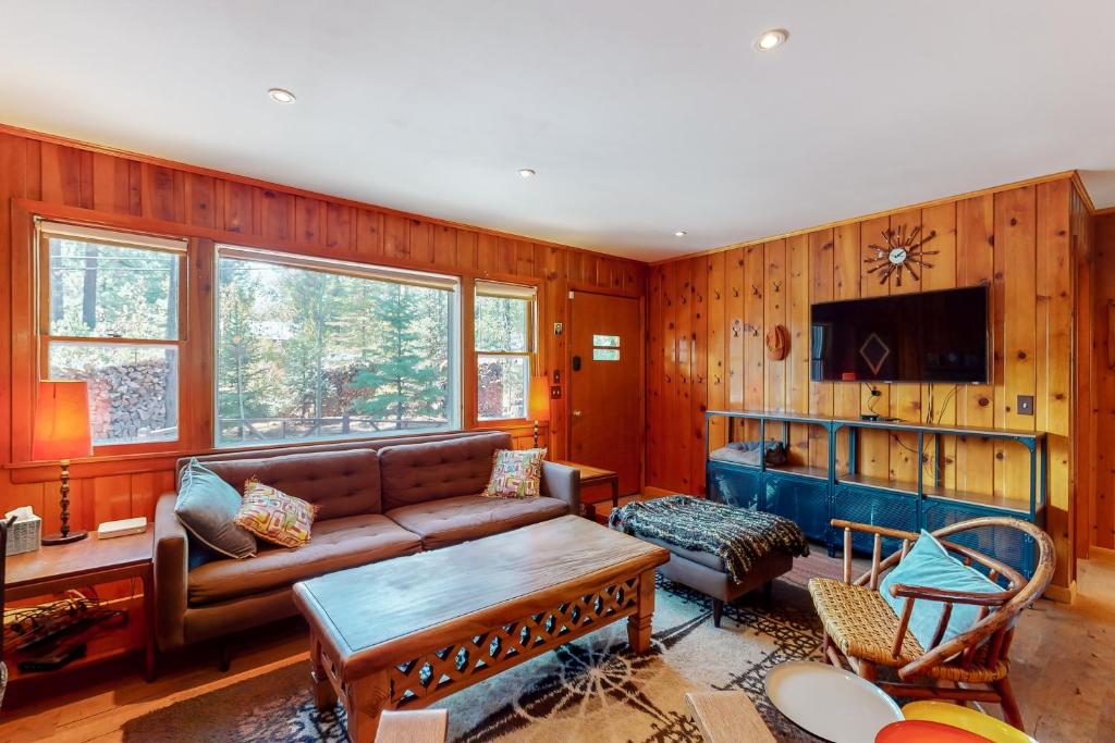 Deerhead Cabin photo 1