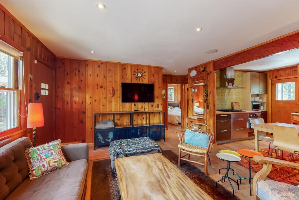 Deerhead Cabin photo 2