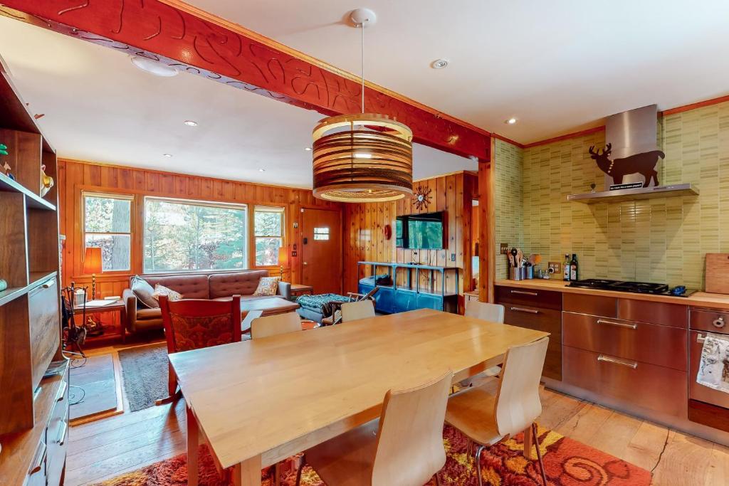Deerhead Cabin photo 3