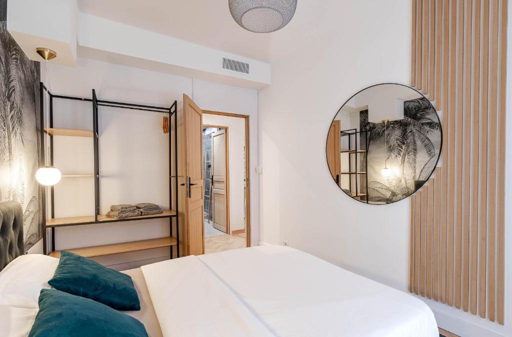 Decorated 2 bedrooms AIR CONDITIONNING, city center photo 2
