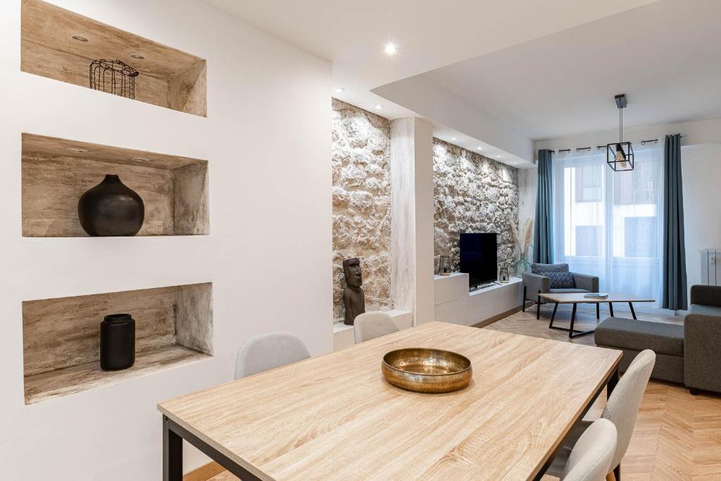 Decorated 2 bedrooms AIR CONDITIONNING, city center photo 1