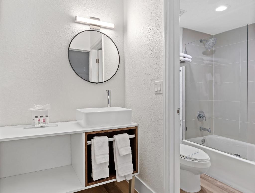 Developer Inn & Suites Airport JAX, a Baymont by Wyndham photo 4