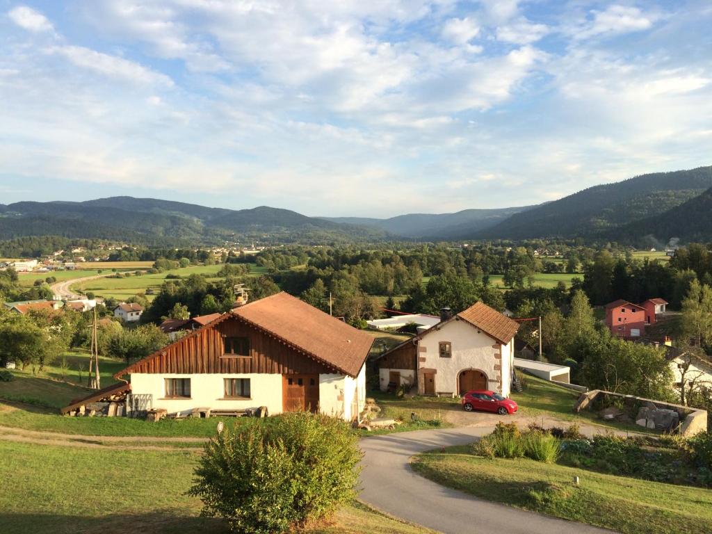 Maisonnette vue sur la montagne