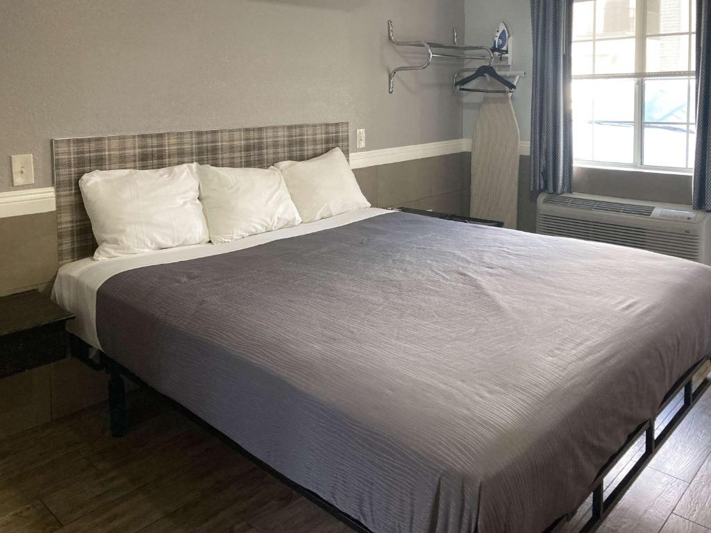 Motel 6 Glendale CA Pasadena Burbank Los Angeles photo 4