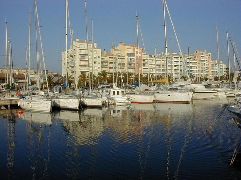 Hyères : Appart 4 pers marina climatisé avec garage - FR-1-335-162 - Tap to explore photos
