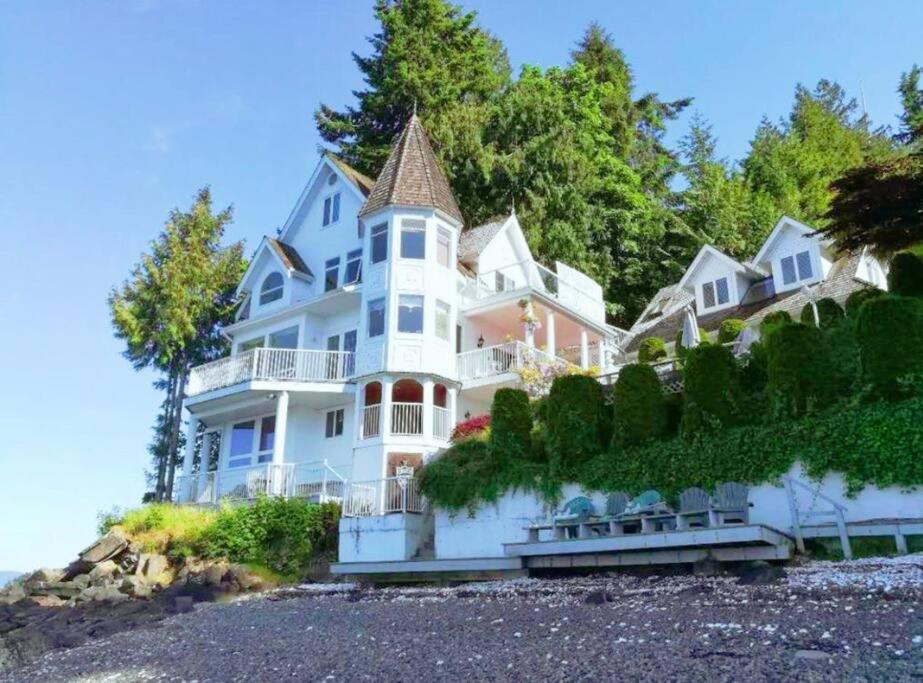 Vancouver Castle Waterfront with hot tub beach downtown photo 3